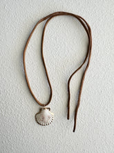 Load image into Gallery viewer, Shell wrap necklace

